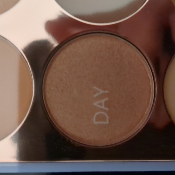 Eyeshadow Palette - Picture 7 of 7